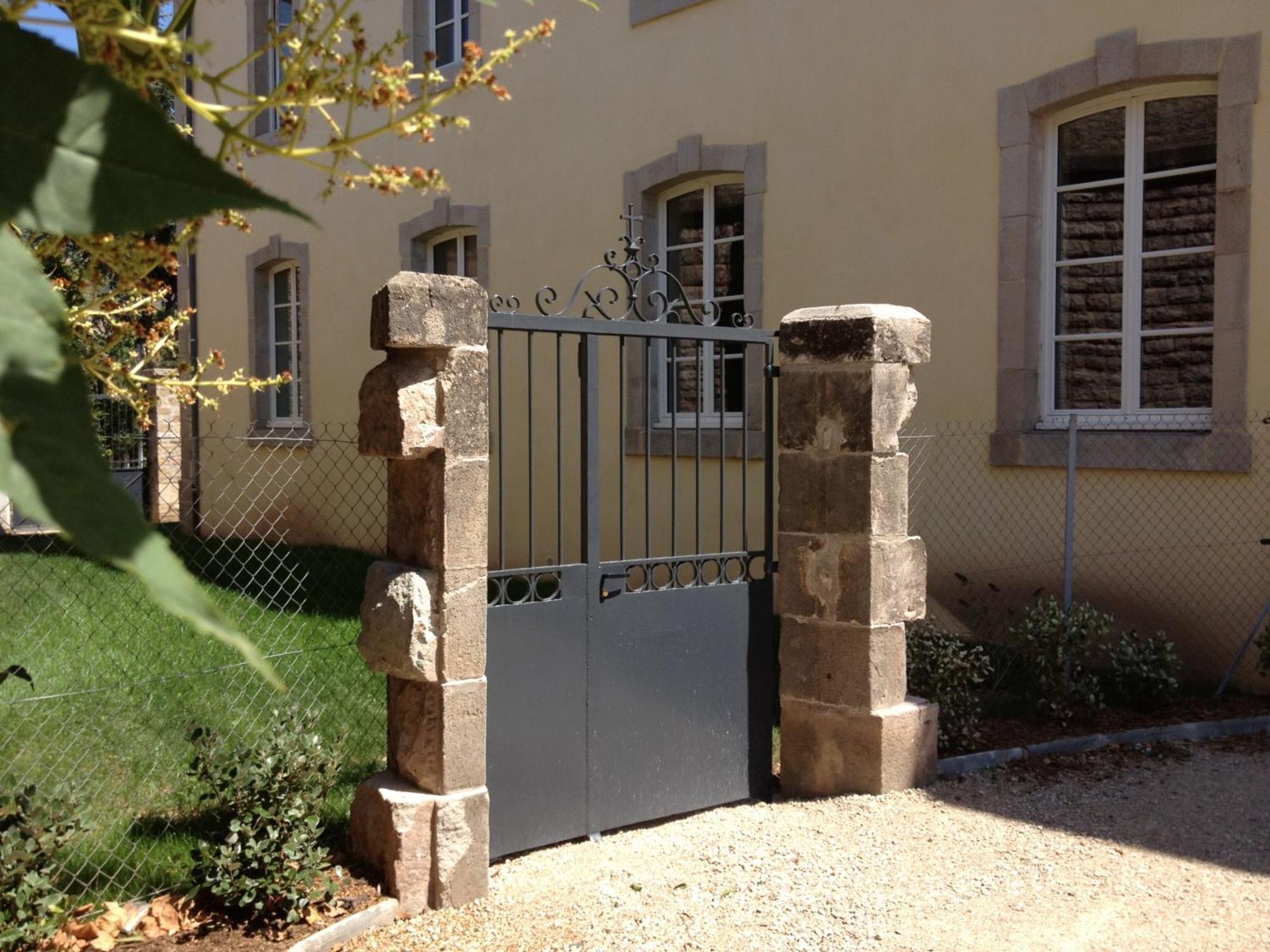 Le 1837 Aparthotel Saint-Affrique Exterior photo